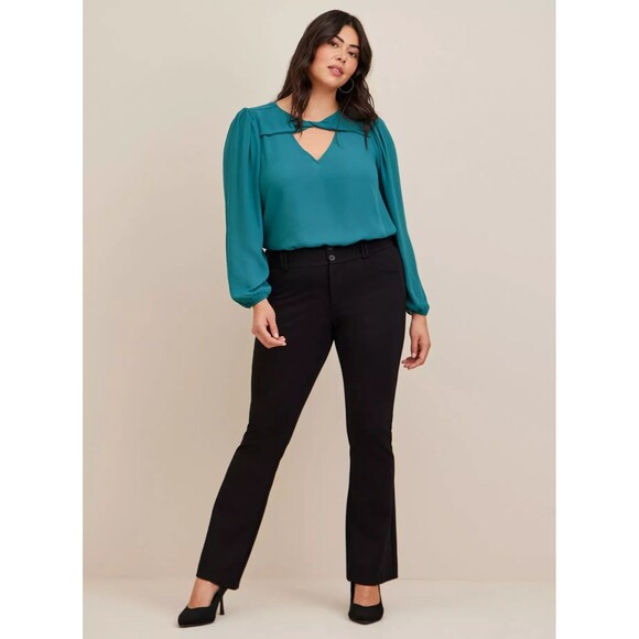 Torrid Georgette Twist Front Keyhole Pacific Blue Blouse 5X 28 Plus EUC - Picture 2 of 5